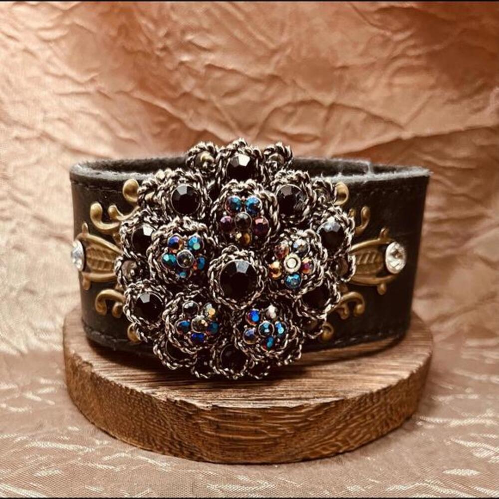 BEAUTIFUL RHINESTONE LEATHER SNAP CUFF MULTI COLOR & BLACK RHINESTONES FLOWER